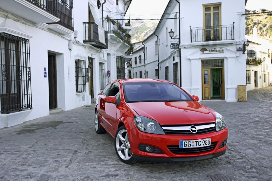  Opel Astra GTC 2005 года  (фото 10 из 212)